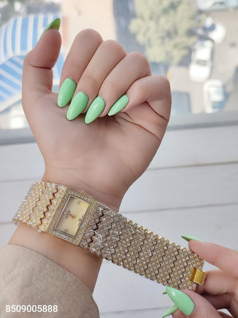 ساعت زنانه GUESS نگین دار قفل دستبندی