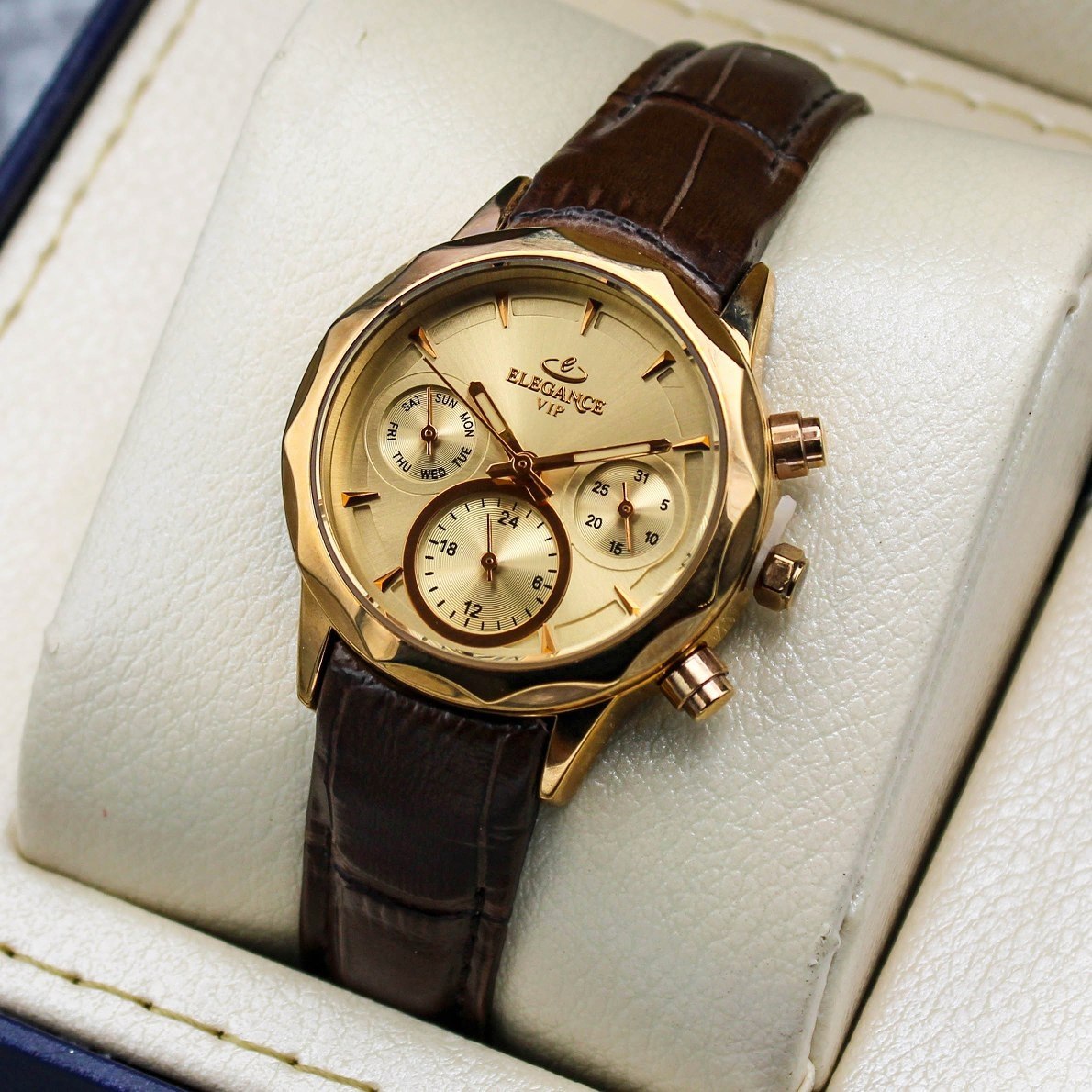 ساعت مچی زنانه ELEGANCE   ✅موتور ژاپن، هر سه موتور فعال ✅فول تایم، تقویم و روزشمار ✅نمایش ۲۴ ساعت شبانه روز ✅بند چرمی، قفل پروانه‌ای، رنگ ثابت ✅یک سال گارانتی موتور و رنگ ✅جعبه