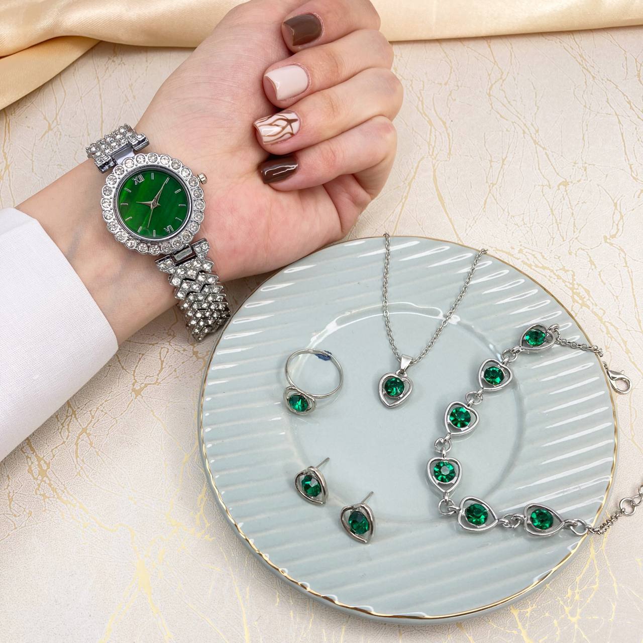 ساعت مچی زنانه صفحه سبز ➕ست هدیه: دستبند، گردنبند، انگشتر، گوشواره 💍