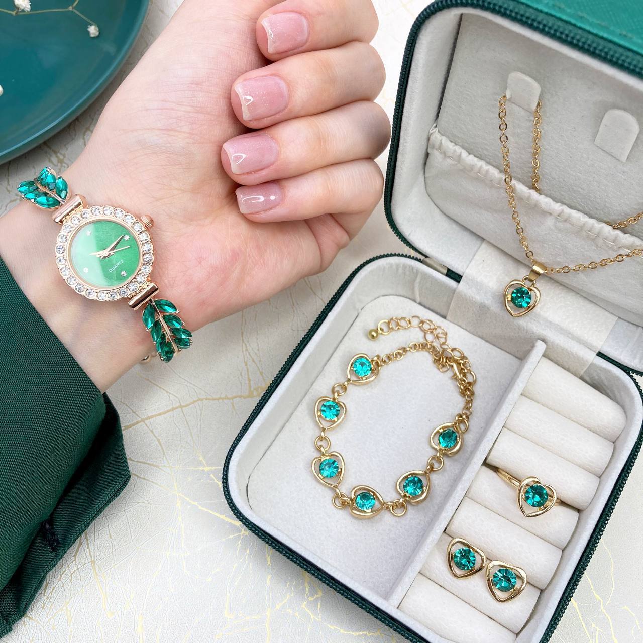 ساعت مچی زنانه بند کرواتی ➕ست هدیه: دستبند، گردنبند، انگشتر، گوشواره 💍  کد محصول: 411