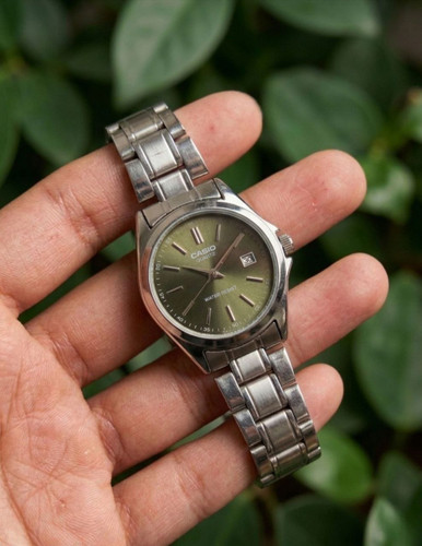 ساعت مچی زنانه ☑️CASIO ☆☆☆☆ ▪︎high quality👌 > کاسیو زنونه << قفل کلیپسی کیفیت سفارشی دارای روز شمار مقاوم دربرابر آب بند استیل موتور کوارتز رنگ سیلور خاص کلاسیک
