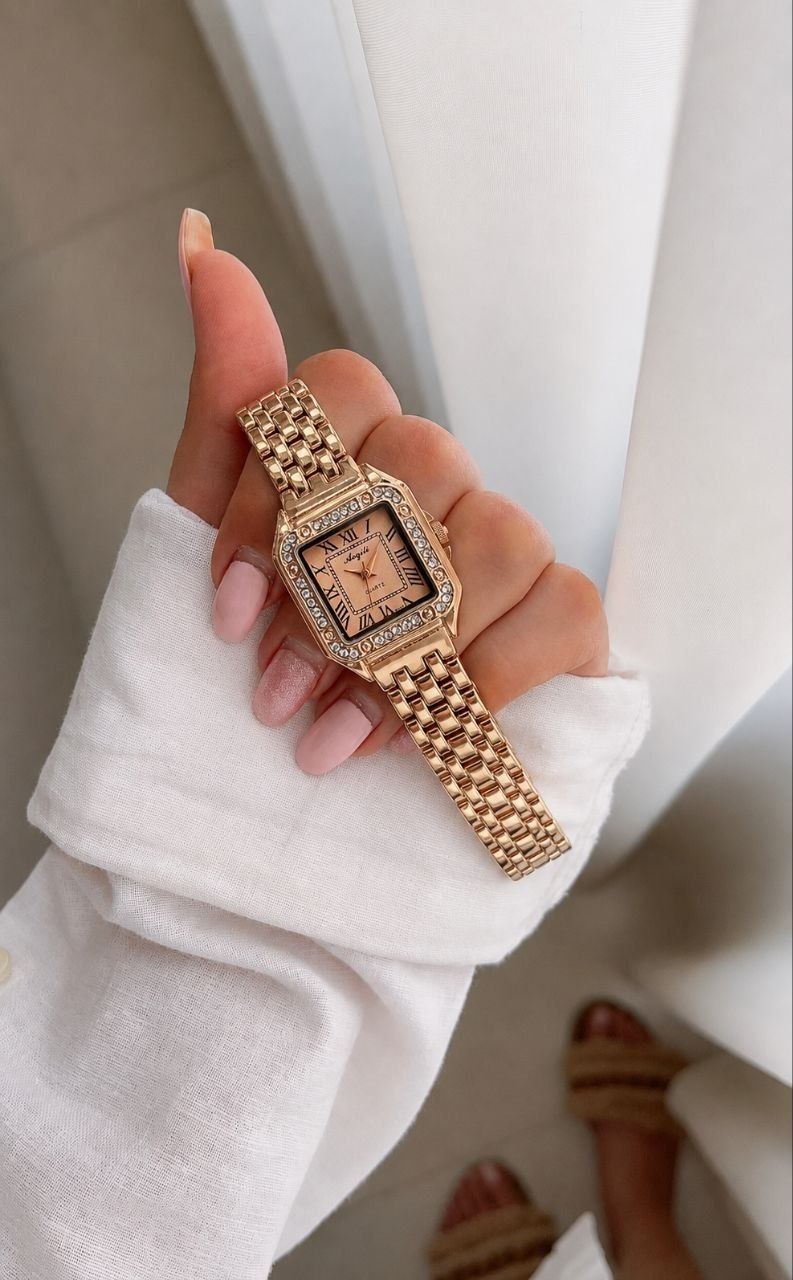 ساعت مچی زنانه ☑️Ellie Vai‌  jewellery        ♤الی وی جواهری   طرح یونانی  رنگ رزگلد  قفل دستبندی  موتورکوارتز  بند دستبندی