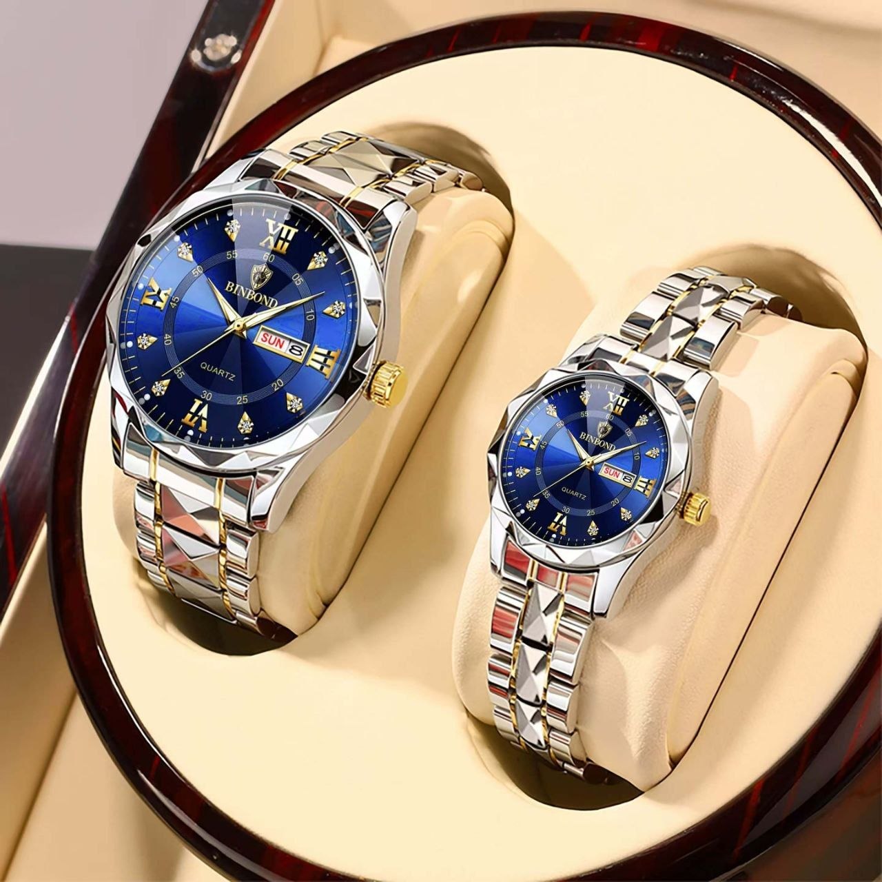 ست ساعت زنانه و مردانه ☑️BIN BOND   《highe quality》       🫆Original watch               ⌚️بین باند مدلی نو  ست  پرطرفدار  مقاوم دربرابر آب برندشرکتی اوریجینال  شب نما دارای روز شمار  ایام هفته  بند استیل فولاد شیشه الماسی  قفل دو پروانه
