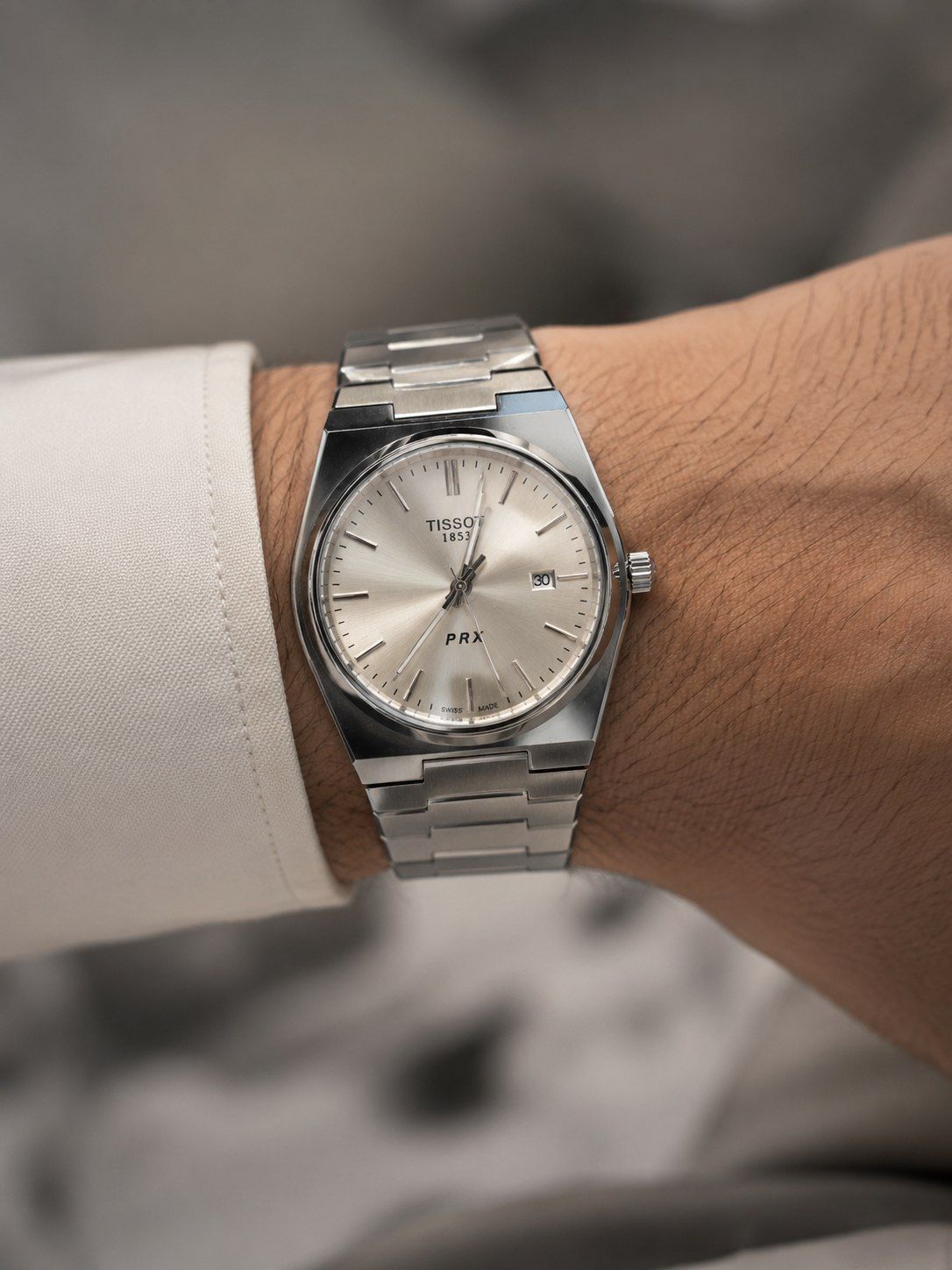 ساعت تیسوت PRX برند: TISSOT کالکشن: PRX موتور: کوارتز دقیق کیفیت: رپلیکا وزن سنگین نمایشگر تاریخ بدنه: تمام استیل شیشه: ضدخش سافایر  قفل: کلیپسی،رنگ بدنه، قاب و بند: نقره‌ای مقاوم در برابر آب