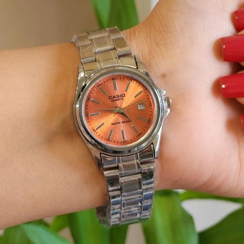 ساعت مچی زنانه CASIO  کاسیو زنانه تاریخ دار ipj   قفل کلیپسی،کیفیت سفارشی  دارای روز شمار  مقاوم دربرابر آب  بند استیل،موتور کوارتز  رنگبندی  خاص
